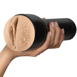 Masturbatore la vagina bagnata di Skyler Lo